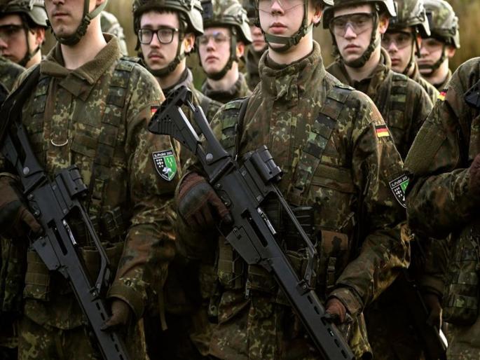 Threat from Russia increases, Germany is building the world's most powerful army! | रशियाकडून वाढला धोका, जर्मनी उभारतेय जगातील सर्वांत ताकदवान सेना! Threat from Russia increases, Germany is building the world's most powerful army! | रशियाकडून वाढला धोका, जर्मनी उभारतेय जगातील सर्वांत ताकदवान सेना!