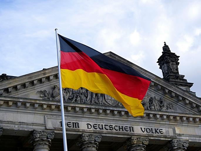 Big news! Universities will send 10,000 youth to work in Germany | मोठी बातमी! १० हजार युवकांना विद्यापीठे पाठविणार नोकरीसाठी जर्मनीमध्ये Big news! Universities will send 10,000 youth to work in Germany | मोठी बातमी! १० हजार युवकांना विद्यापीठे पाठविणार नोकरीसाठी जर्मनीमध्ये
