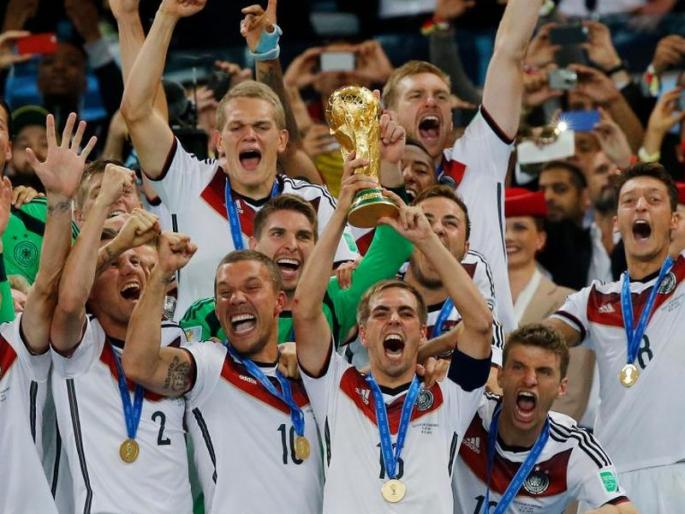 FIFA World Cup 2018: Germany's top ranking in World Cup ranking | FIFA World Cup 2018 : विश्व कप रँकिंगमध्ये जर्मनीला अव्वल मानांकन FIFA World Cup 2018: Germany's top ranking in World Cup ranking | FIFA World Cup 2018 : विश्व कप रँकिंगमध्ये जर्मनीला अव्वल मानांकन