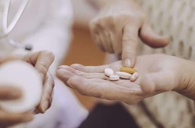 Health departments drive afected by CoronaVirus | जंतनाशक गाेळीवाटपाला काेराेनाचा फटका Health departments drive afected by CoronaVirus | जंतनाशक गाेळीवाटपाला काेराेनाचा फटका