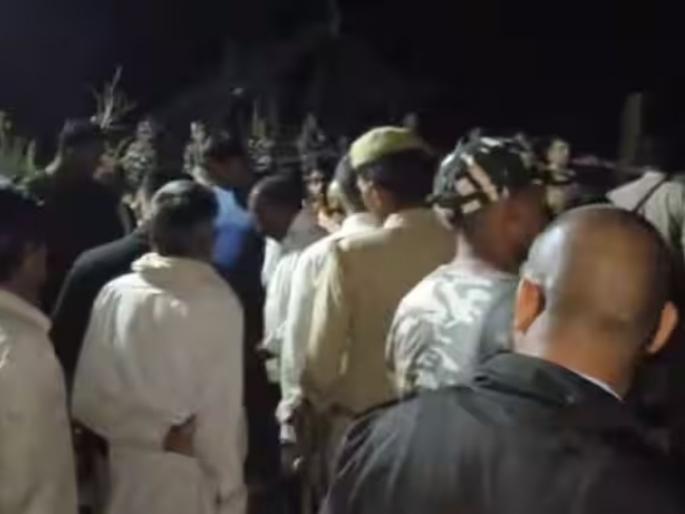 behraich boat carrying villagers capsized in gerua river 8 people are missing and 13 escued | मोठी दुर्घटना! गेरुआ नदीत गावकऱ्यांना घेऊन जाणारी बोट उलटली; १३ जणांना वाचवलं, ८ बेपत्ता behraich boat carrying villagers capsized in gerua river 8 people are missing and 13 escued | मोठी दुर्घटना! गेरुआ नदीत गावकऱ्यांना घेऊन जाणारी बोट उलटली; १३ जणांना वाचवलं, ८ बेपत्ता