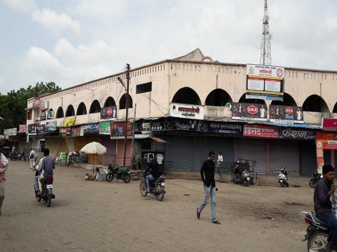 Maratha Kranti Morcha: Band in Gevrai taluka | Maratha Kranti Morcha : गेवराई तालुक्यात कडकडीत बंद Maratha Kranti Morcha: Band in Gevrai taluka | Maratha Kranti Morcha : गेवराई तालुक्यात कडकडीत बंद