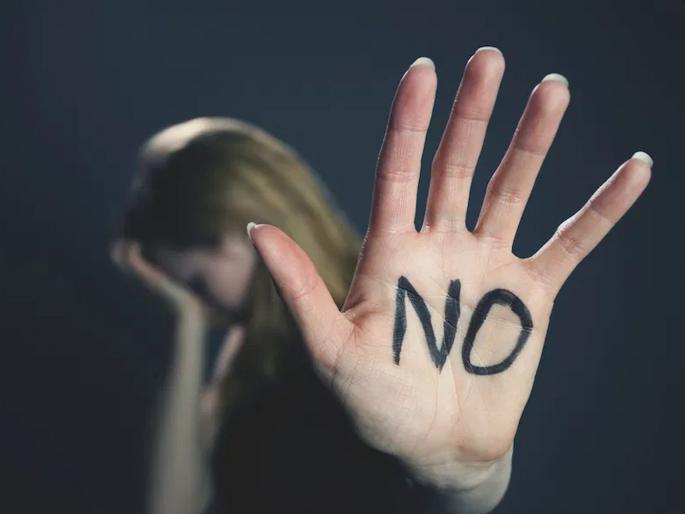 Shocking! Corona swab took from the girls private part | धक्कादायक! कोरोना संशयित तरुणीच्या गुप्तांगातून घेतला स्वॅब Shocking! Corona swab took from the girls private part | धक्कादायक! कोरोना संशयित तरुणीच्या गुप्तांगातून घेतला स्वॅब