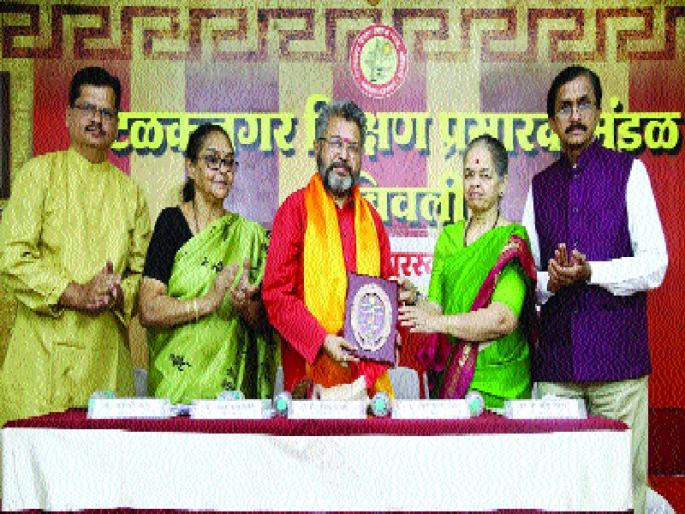 Does the King just started to pay? Was it right before? | राजा आताच चुकायला लागला का? आधीचे बरोबर होते का? Does the King just started to pay? Was it right before? | राजा आताच चुकायला लागला का? आधीचे बरोबर होते का?