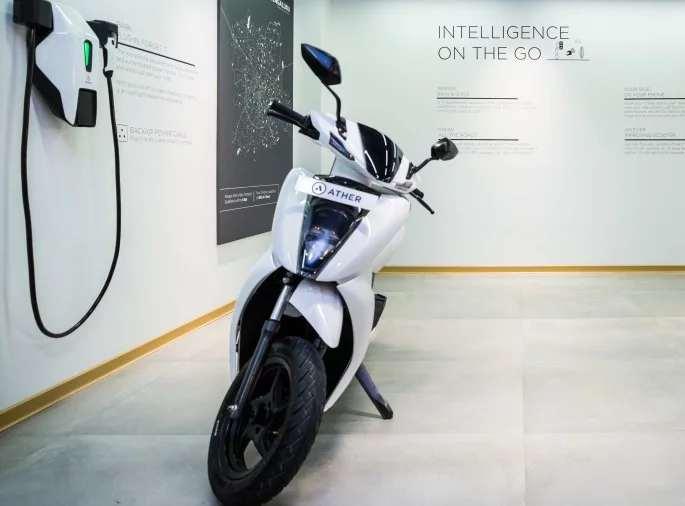 Impact of recession on electric scooters also; Ather Energy just shut down the model 340 | इलेक्ट्रीक स्कूटरवरही मंदीचा प्रभाव; Ather Energy ने मॉडेलच बंद केले Impact of recession on electric scooters also; Ather Energy just shut down the model 340 | इलेक्ट्रीक स्कूटरवरही मंदीचा प्रभाव; Ather Energy ने मॉडेलच बंद केले