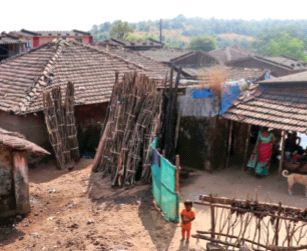Diwali was sweet for the tribal families of Dhamanwadi | धामणवाडीच्या आदिवासी कुटुंबांची दिवाळी झाली गोड Diwali was sweet for the tribal families of Dhamanwadi | धामणवाडीच्या आदिवासी कुटुंबांची दिवाळी झाली गोड