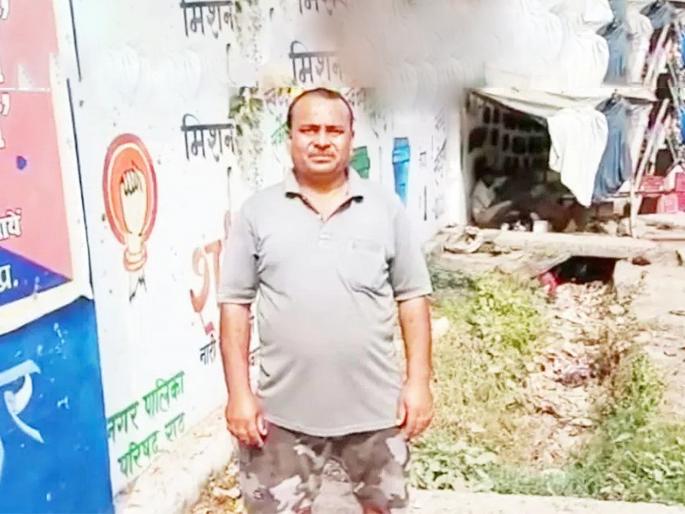 wifet hrashed husband hot tongs dispute police station hamirpur up | "साहेब, मला वाचवा... माझी पत्नी गरम चिमट्याने मारतेय"; तक्रार ऐकताच पोलीस हैराण wifet hrashed husband hot tongs dispute police station hamirpur up | "साहेब, मला वाचवा... माझी पत्नी गरम चिमट्याने मारतेय"; तक्रार ऐकताच पोलीस हैराण