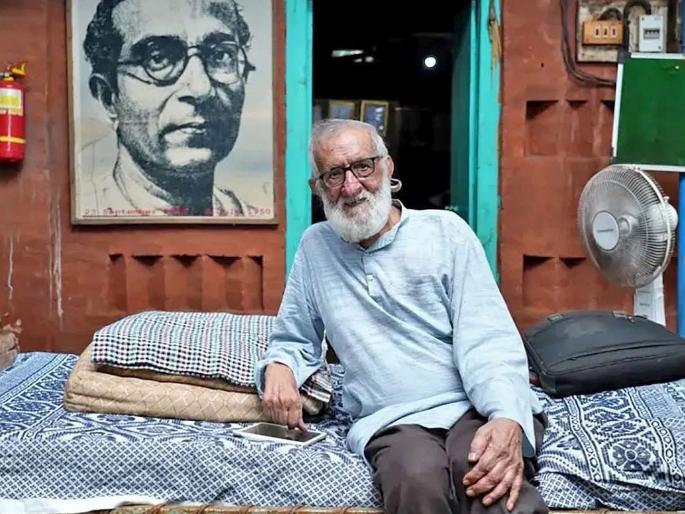 The bird of 'gg Parikh' who teaches through actions without speaking | न बोलता कृतीतून शिकवणाऱ्या ‘जीजीं’ची पाखर