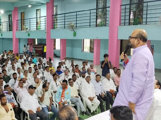 Focus on Shiv Sena organization growth in Jalgaon, Gulabrao Patil | 'त्यांच्या' लग्नात आपला साखरपुडा लावून घ्या; गुलाबराव पाटलांच्या शिवसैनिकांना सूचना Focus on Shiv Sena organization growth in Jalgaon, Gulabrao Patil | 'त्यांच्या' लग्नात आपला साखरपुडा लावून घ्या; गुलाबराव पाटलांच्या शिवसैनिकांना सूचना