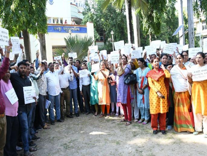 189 contract computer operators unemployed for 20 years; Strikes led by workers' unions | २० वर्षांपासून कार्यरत १८९ कंत्राटी संगणक चालक बेरोजगार; कर्मचारी संघटनेच्या नेतृत्वात धरणे 189 contract computer operators unemployed for 20 years; Strikes led by workers' unions | २० वर्षांपासून कार्यरत १८९ कंत्राटी संगणक चालक बेरोजगार; कर्मचारी संघटनेच्या नेतृत्वात धरणे