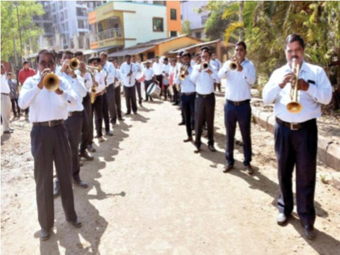 Loss of Rs 10 crore in eight months | आठ महिन्यांत दहा कोटींचे नुकसान; नवी मुंबईतील बँड, बँजो पथकांवर उपासमारीची वेळ Loss of Rs 10 crore in eight months | आठ महिन्यांत दहा कोटींचे नुकसान; नवी मुंबईतील बँड, बँजो पथकांवर उपासमारीची वेळ