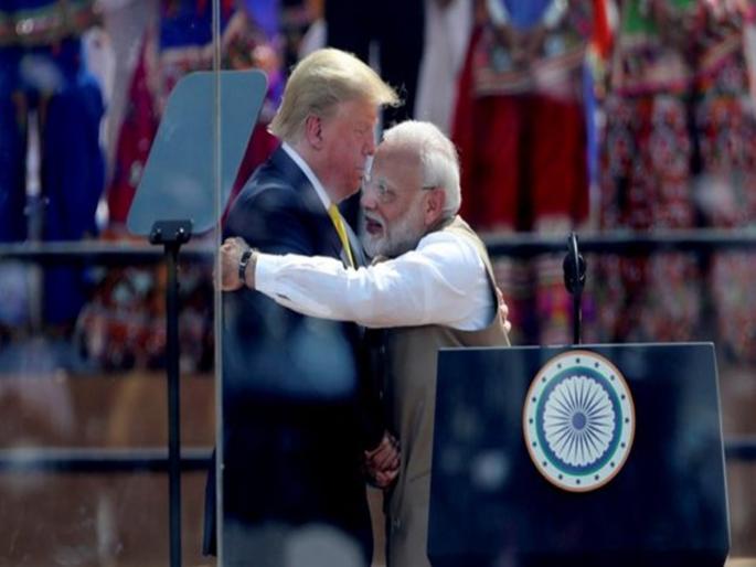 donald trump india visit namaste trump program narendra modi | पंतप्रधान मोदींनी एका तासात तीनवेळा घेतली ट्रम्प यांची गळाभेट