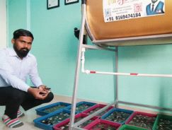 In Virar, a young man practiced pearl farming at home | विरार येथे तरुणाने घरातच केला मोत्यांच्या शेतीचा प्रयाेग 