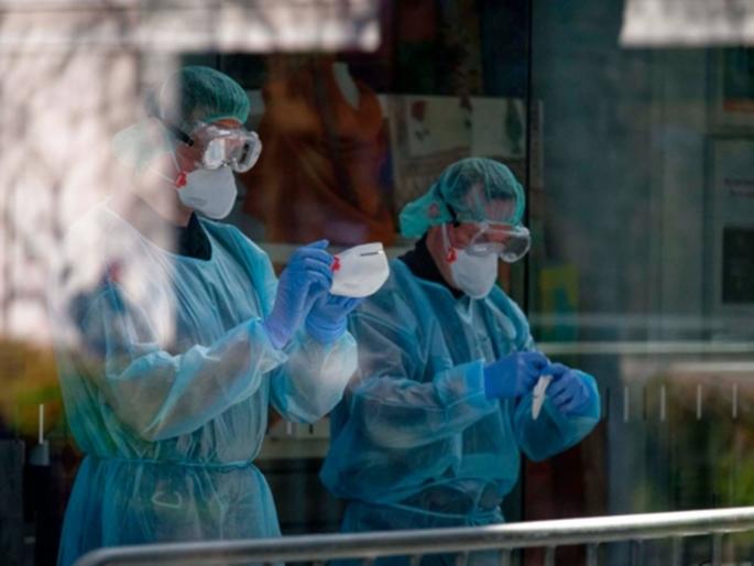 coronavirus hospitals mortuary packed with dead bodies in america 884 people died | अमेरिकेत कोरोनाचा कहर : एका दिवसांत ८८४ मृत्यू; रुग्णालयांचे शवागृह फुल्ल