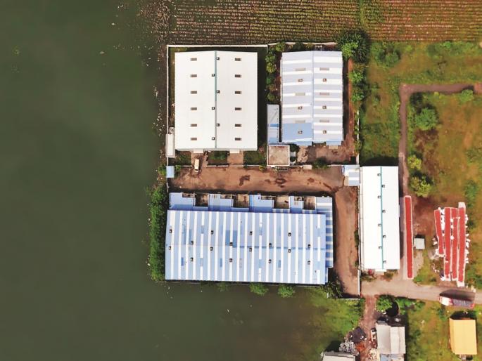 Encroachment on 45 percent of Ghanegaon Lake's land; 41 industries set up in each other | घाणेगाव तलावाच्या ४५ टक्के जमिनीवर अतिक्रमण; परस्पर उभारले ४१ उद्योग Encroachment on 45 percent of Ghanegaon Lake's land; 41 industries set up in each other | घाणेगाव तलावाच्या ४५ टक्के जमिनीवर अतिक्रमण; परस्पर उभारले ४१ उद्योग