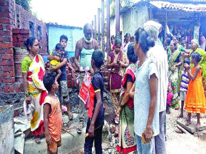 Discontent against municipal corporation action in Ghansoli | घणसोलीत महापालिकेच्या कारवाईविरोधात असंतोष Discontent against municipal corporation action in Ghansoli | घणसोलीत महापालिकेच्या कारवाईविरोधात असंतोष