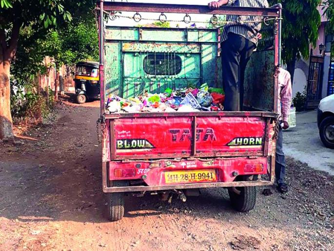 Neglect of Khamgaon municipality; Garbage forgery 'Lose'! | खामगाव पालिकेचे दुर्लक्ष; कचरा विलगीकरणाला ‘खो’! Neglect of Khamgaon municipality; Garbage forgery 'Lose'! | खामगाव पालिकेचे दुर्लक्ष; कचरा विलगीकरणाला ‘खो’!