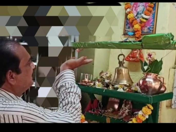 Pray God in the temple, the bell will ring automatically! | मंदिरात देवाला नमस्कार करा, घंटा आपोआप वाजेल! Pray God in the temple, the bell will ring automatically! | मंदिरात देवाला नमस्कार करा, घंटा आपोआप वाजेल!