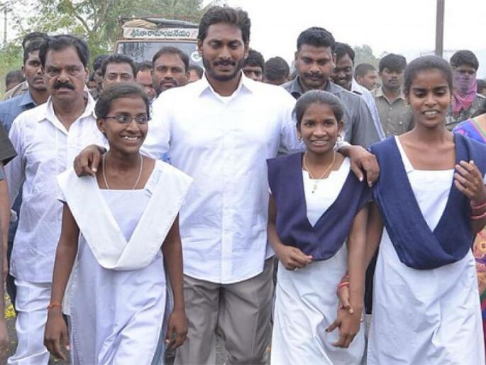 20,000 to poor students, scheme of Jaganmohan Reddy government in Andhra Pradesh, jagannanna vasati deewana yojana | गरीब विद्यार्थ्यांना 20 हजार, आंध्रात जगनमोहन रेड्डी सरकारची योजना