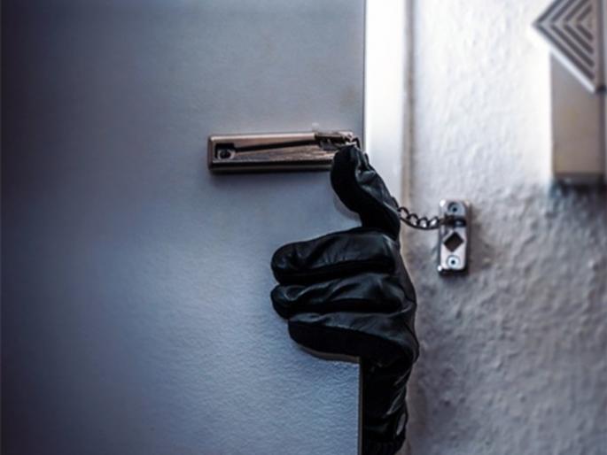 Society owners request police to stop burglaries in Thergava | थेरगावामधील घरफोडीच्या घटना रोखा; सोसायटी धारकांची पोलिसांना विनंती Society owners request police to stop burglaries in Thergava | थेरगावामधील घरफोडीच्या घटना रोखा; सोसायटी धारकांची पोलिसांना विनंती