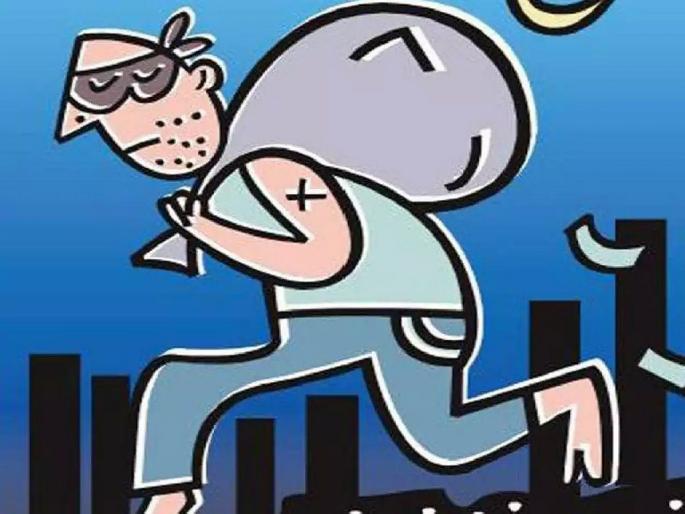 Three houses were burglarized in Pandharkawada, lakhs of jewellery along with cash were looted | पांढरकवडात भरदिवसा तीन घरफोड्या, रोख रक्कमेसह लाखोंचे दागिने पळविले Three houses were burglarized in Pandharkawada, lakhs of jewellery along with cash were looted | पांढरकवडात भरदिवसा तीन घरफोड्या, रोख रक्कमेसह लाखोंचे दागिने पळविले