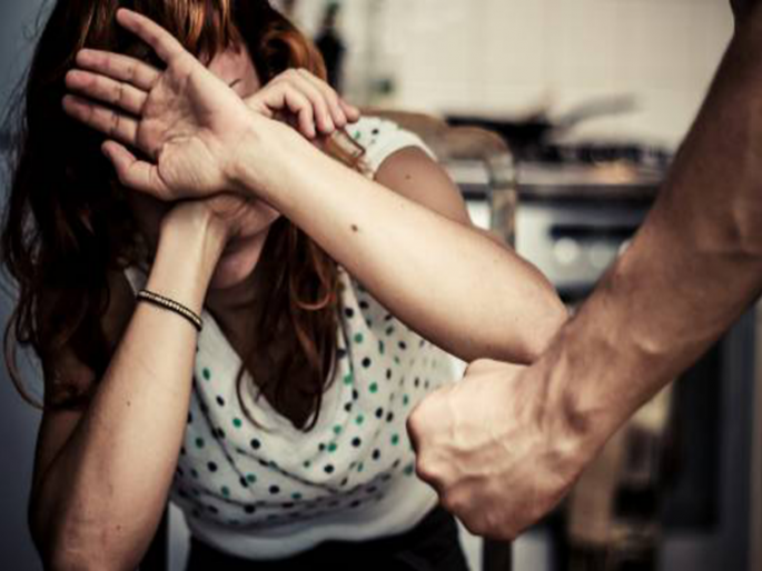 coronavirus: Domestic violence increased during lockdown rsg | coronavirus : लॉकडाऊनच्या काळात घरगुती हिंसाचाराचे प्रमाण वाढले coronavirus: Domestic violence increased during lockdown rsg | coronavirus : लॉकडाऊनच्या काळात घरगुती हिंसाचाराचे प्रमाण वाढले