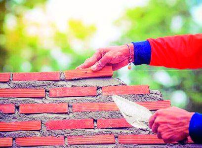 Cracked online redundant online | घरकुल अडकले आॅनलाइनच्या लालफितीत Cracked online redundant online | घरकुल अडकले आॅनलाइनच्या लालफितीत