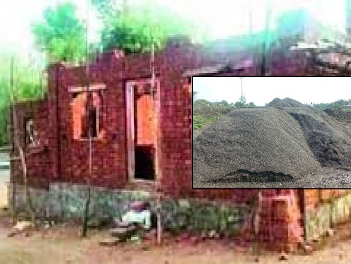 324 people in Kolhapur district benefit from the sand policy announced by the government under the Pradhan Mantri Awas Yojana | Kolhapur: गरिबांच्या घरकुलांसाठी मिळाली ४ हजार टन वाळू, महापूर नियंत्रणाअंतर्गत वाळू धोरणाची अंमलबजावणी  324 people in Kolhapur district benefit from the sand policy announced by the government under the Pradhan Mantri Awas Yojana | Kolhapur: गरिबांच्या घरकुलांसाठी मिळाली ४ हजार टन वाळू, महापूर नियंत्रणाअंतर्गत वाळू धोरणाची अंमलबजावणी