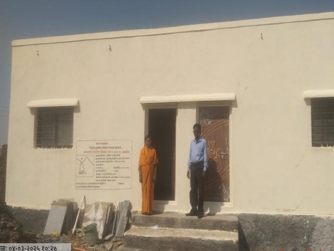 A woman built a house in just 35 days, 274 houses have been completed under the Pradhan Mantri Awas Yojana in Satara district so far | अवघ्या ३५ दिवसांत एका महिलेने घरकूल बांधले, सातारा जिल्ह्यात आतापर्यंत २७४ घरांचे काम पूर्णत्वास A woman built a house in just 35 days, 274 houses have been completed under the Pradhan Mantri Awas Yojana in Satara district so far | अवघ्या ३५ दिवसांत एका महिलेने घरकूल बांधले, सातारा जिल्ह्यात आतापर्यंत २७४ घरांचे काम पूर्णत्वास