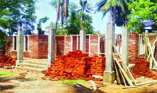 House Plan: Beneficiaries are waiting for the benefit of the beneficiary homes | घरकूल योजना : तुटपुंजा अनुदानामुळे लाभार्थी घरांच्या प्रतीक्षेत House Plan: Beneficiaries are waiting for the benefit of the beneficiary homes | घरकूल योजना : तुटपुंजा अनुदानामुळे लाभार्थी घरांच्या प्रतीक्षेत