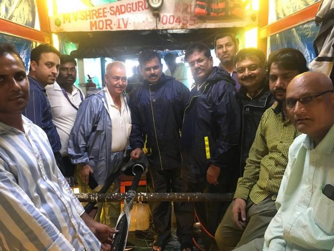 Gharapuri: Mahavitran succeeds in repairing the fourth undersea cable | घारापुरी : समुद्राखालील चौथ्या केबलची दुरुस्त करण्यात महावितरणला यश Gharapuri: Mahavitran succeeds in repairing the fourth undersea cable | घारापुरी : समुद्राखालील चौथ्या केबलची दुरुस्त करण्यात महावितरणला यश