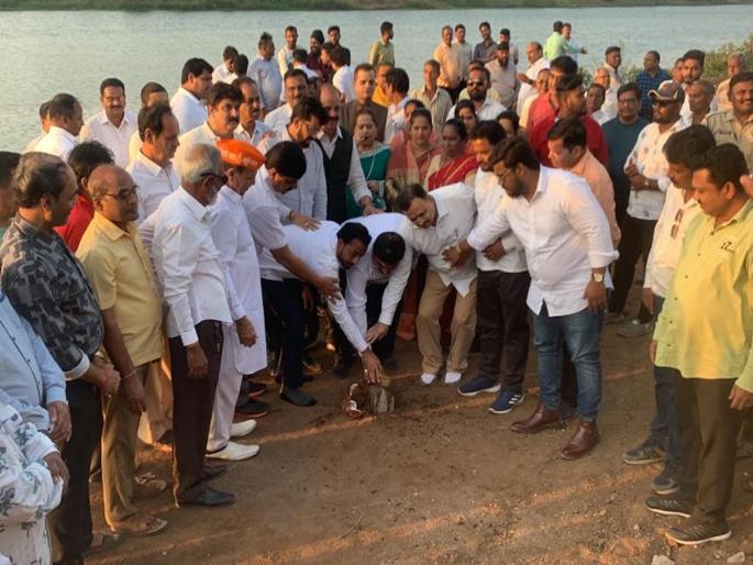 Villagers demand to name Mahsoba Ghat after Ulhas river ghat in Ulhasnagar kumar aylani | उल्हासनगरातील उल्हास नदीच्या घाटावरून वादंग, म्हसोबा घाट नाव देण्याची गावकऱ्यांची मागणी Villagers demand to name Mahsoba Ghat after Ulhas river ghat in Ulhasnagar kumar aylani | उल्हासनगरातील उल्हास नदीच्या घाटावरून वादंग, म्हसोबा घाट नाव देण्याची गावकऱ्यांची मागणी