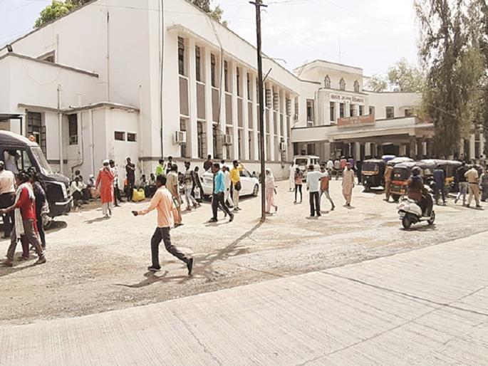 If the note of the same 'medical' is found, action will be taken directly against the senior doctors | घाटी रुग्णालयातील डॉक्टरांनी त्याच ‘मेडिकल’ची चिठ्ठी दिली तर थेट वरिष्ठ डाॅक्टरांवर कारवाई If the note of the same 'medical' is found, action will be taken directly against the senior doctors | घाटी रुग्णालयातील डॉक्टरांनी त्याच ‘मेडिकल’ची चिठ्ठी दिली तर थेट वरिष्ठ डाॅक्टरांवर कारवाई