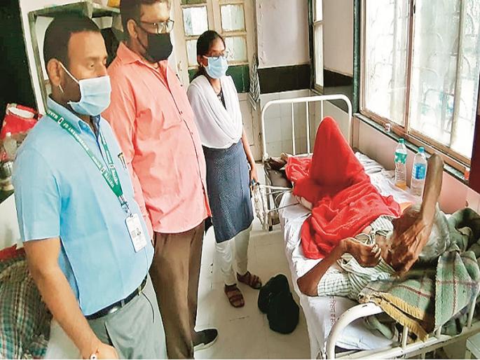 Blood relation separated ! Refusing to take care of relatives, the patient says, ‘Leave me in the ashram ...’ | रक्ताची नाती दुरावली ! नातेवाइकांचा सांभाळण्यास नकार, रुग्ण म्हणतो, ‘मला आश्रमात सोडा...’ Blood relation separated ! Refusing to take care of relatives, the patient says, ‘Leave me in the ashram ...’ | रक्ताची नाती दुरावली ! नातेवाइकांचा सांभाळण्यास नकार, रुग्ण म्हणतो, ‘मला आश्रमात सोडा...’