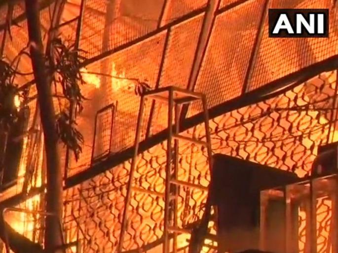 A fire in a chemical factory in Ghatkopar, Mumbai | मुंबईतल्या घाटकोपरमधल्या केमिकल फॅक्टरीला आग A fire in a chemical factory in Ghatkopar, Mumbai | मुंबईतल्या घाटकोपरमधल्या केमिकल फॅक्टरीला आग