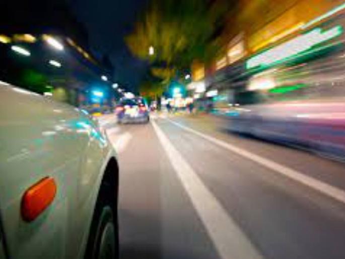 Crime News: Shocking incident in Ghatkopar where young woman took the police away | Mumbai: तरुणीने पोलिसालाच नेले फरफटत, घाटकोपरमधील धक्कादायक प्रकार Crime News: Shocking incident in Ghatkopar where young woman took the police away | Mumbai: तरुणीने पोलिसालाच नेले फरफटत, घाटकोपरमधील धक्कादायक प्रकार