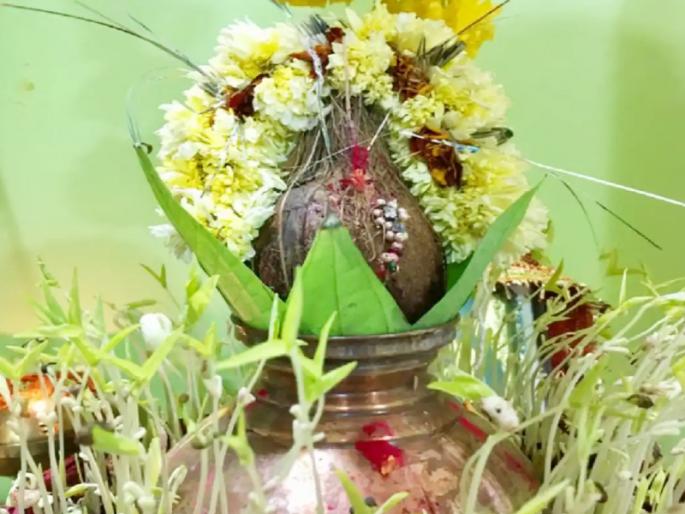 Navratri 2021: On the day of Mahanavami, raise the ghats in Navratri in a given manner! | Navratri 2021 : महानवमीच्या दिवशी नवरात्रीत बसवलेल्या घटाचे दिलेल्या विधिवत पद्धतीने करा उत्थापन! Navratri 2021: On the day of Mahanavami, raise the ghats in Navratri in a given manner! | Navratri 2021 : महानवमीच्या दिवशी नवरात्रीत बसवलेल्या घटाचे दिलेल्या विधिवत पद्धतीने करा उत्थापन!