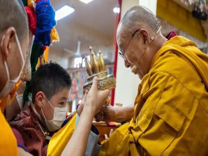 The 88-year-old Dalai Lama took a pinch from China | ८८ वर्षीय दलाई लामांनी काढला चीनला चिमटा The 88-year-old Dalai Lama took a pinch from China | ८८ वर्षीय दलाई लामांनी काढला चीनला चिमटा