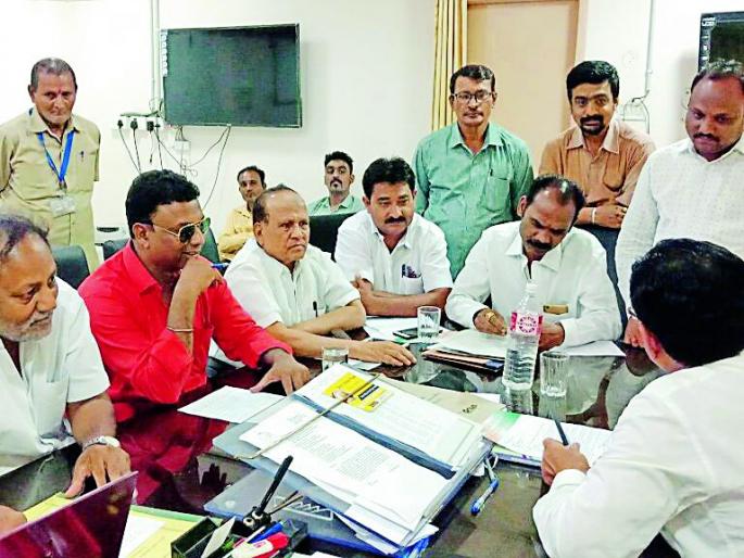 On Mayo's problems congress activist gherao to dean | मेयोच्या समस्यांना घेऊन अधिष्ठात्यांना घेराव