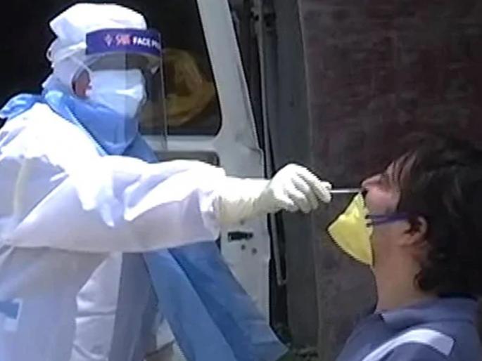 Corona testing labs will not charge extra money | कोरोना चाचणीसाठी अतिरिक्त दर आकारणे पडणार महागात; लॅबवर कारवाईचे संकेत Corona testing labs will not charge extra money | कोरोना चाचणीसाठी अतिरिक्त दर आकारणे पडणार महागात; लॅबवर कारवाईचे संकेत