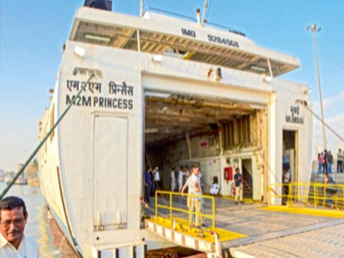 The dream of water transport is big; but the reality is different | जलवाहतुकीचे स्वप्न मोठे; पण वास्तव वेगळे The dream of water transport is big; but the reality is different | जलवाहतुकीचे स्वप्न मोठे; पण वास्तव वेगळे