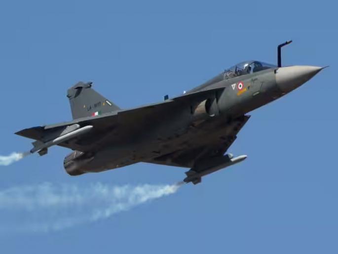 Dragon's neighbor Philippines is making big preparations, now will buy Tejas aircraft after Brahmos from India China's tension will increase | ड्रॅगनचा शेजारी करतोय मोठी तयारी, आता भारताकडून 'ब्रह्मोस'नंतर करणार 'तेजस'ची खरेदी! चीनचं टेन्शन वाढणार Dragon's neighbor Philippines is making big preparations, now will buy Tejas aircraft after Brahmos from India China's tension will increase | ड्रॅगनचा शेजारी करतोय मोठी तयारी, आता भारताकडून 'ब्रह्मोस'नंतर करणार 'तेजस'ची खरेदी! चीनचं टेन्शन वाढणार