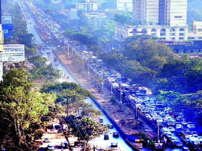 Ghodbandar road traffic; One-and-a-half hour journey | घोडबंदरला वाहतूककोंडी; पाच मिनिटांच्या प्रवासासाठी दीड तास Ghodbandar road traffic; One-and-a-half hour journey | घोडबंदरला वाहतूककोंडी; पाच मिनिटांच्या प्रवासासाठी दीड तास