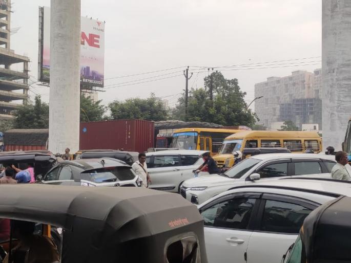 The citizens of Ghodbunder area are suffering from traffic again | घोडबंदर भागातील नागरिकांना पुन्हा कोंडीचा मनस्ताप The citizens of Ghodbunder area are suffering from traffic again | घोडबंदर भागातील नागरिकांना पुन्हा कोंडीचा मनस्ताप