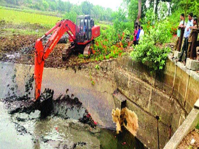 Thane gets water for three days; The biggest blow is that of Ghodbunderla | ठाण्यात तीन दिवस पाणीबाणी; सर्वाधिक फटका घोडबंदरला Thane gets water for three days; The biggest blow is that of Ghodbunderla | ठाण्यात तीन दिवस पाणीबाणी; सर्वाधिक फटका घोडबंदरला