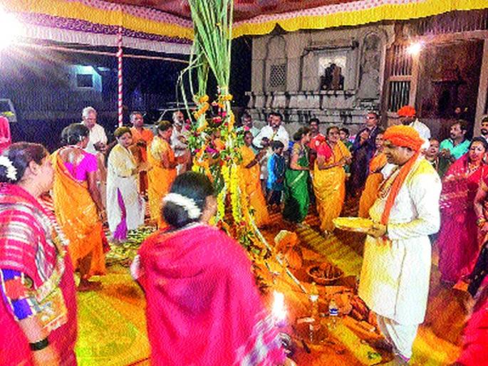 Jargon confusion in Jains in Mauritius | मॉरिशसच्या बांधवांचा जेजुरीत जागरण गोंधळ Jargon confusion in Jains in Mauritius | मॉरिशसच्या बांधवांचा जेजुरीत जागरण गोंधळ