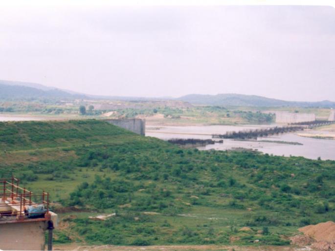 The decision to cancel Gosekhurd's land acquisition has been retained | गोसेखुर्दचे भूसंपादन रद्द करण्याचा निर्णय कायम The decision to cancel Gosekhurd's land acquisition has been retained | गोसेखुर्दचे भूसंपादन रद्द करण्याचा निर्णय कायम