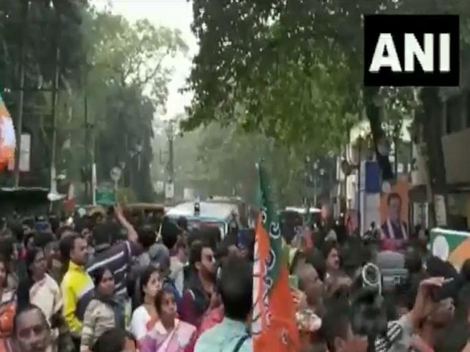 bjp president dilip ghosh stopped the path of ambulance during public meeting | Video : संतापजनक! जनसभेसाठी भाजपा नेत्याने रोखला रुग्णवाहिकेचा रस्ता bjp president dilip ghosh stopped the path of ambulance during public meeting | Video : संतापजनक! जनसभेसाठी भाजपा नेत्याने रोखला रुग्णवाहिकेचा रस्ता