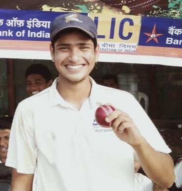 Cricket: Omkar Karandikar's 6 wickets; Sumit Mishra's century | क्रिकेट : ओमकार करंदीकरचे ६ बळी; सुमीत मिश्राची शतकी खेळी