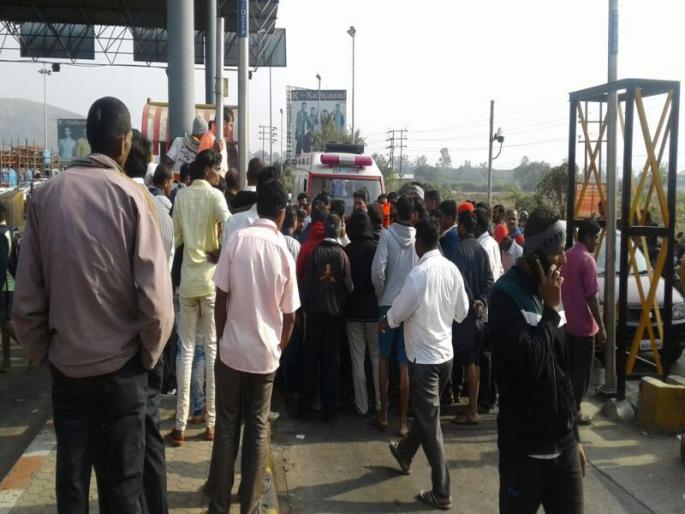  Toll recovered from toll tax, truck collided with truck driver, employee's death on the spot | टोल वसुलीच्या वादातून टोल कर्मचाऱ्यास ट्रकचालकाने चिरडलं, कर्मचाऱ्याचा जागीच मृत्यू